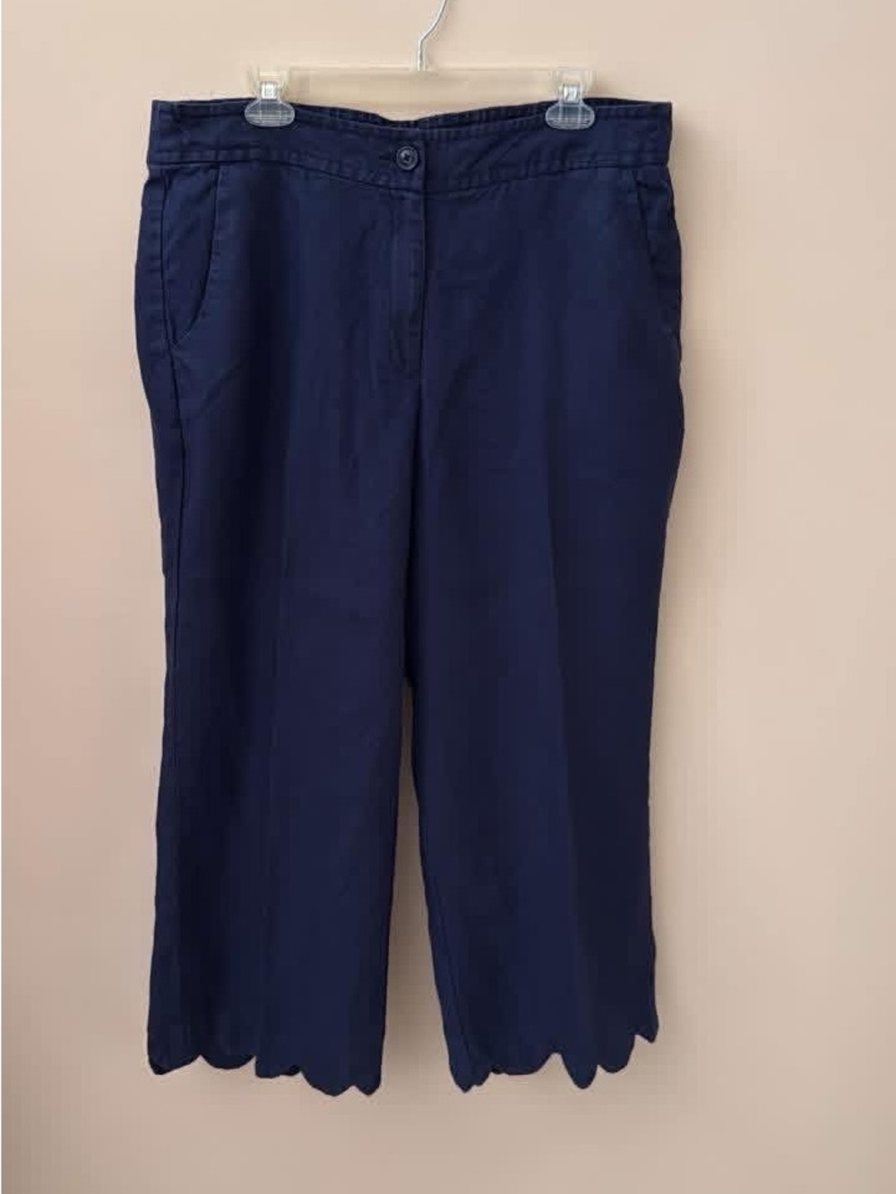 Chico's Navy Scalloped Hem Capris